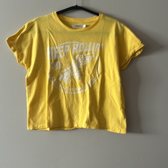Luxe Yellow Vintage Inspired Graphic Short Sleeve Tee - Picture 3 of 12